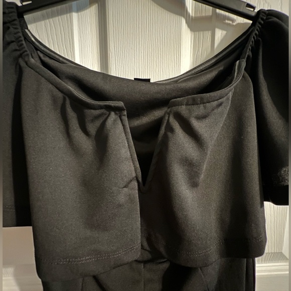SHEIN Black Ruffle Sleeve V-Neck Romper - Picture 3 of 4